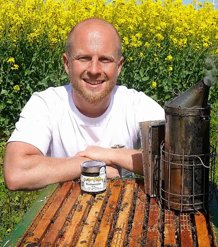 Buchweizenhonig 250g - Alex mit Bienenvolk