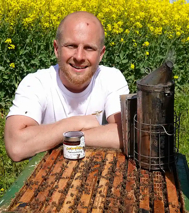 Weisstannenhonig 250g - Alex mit Bienenvolk