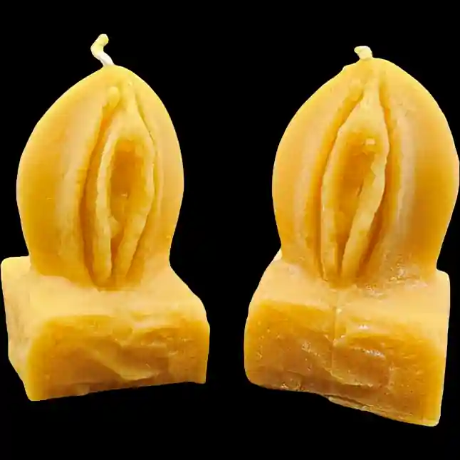 Eva stehend 1 - Gelb - Santa Pauli - Bienenwachskerze Eva stehend 1 - Gelb - Santa Pauli - Bienenwachskerze