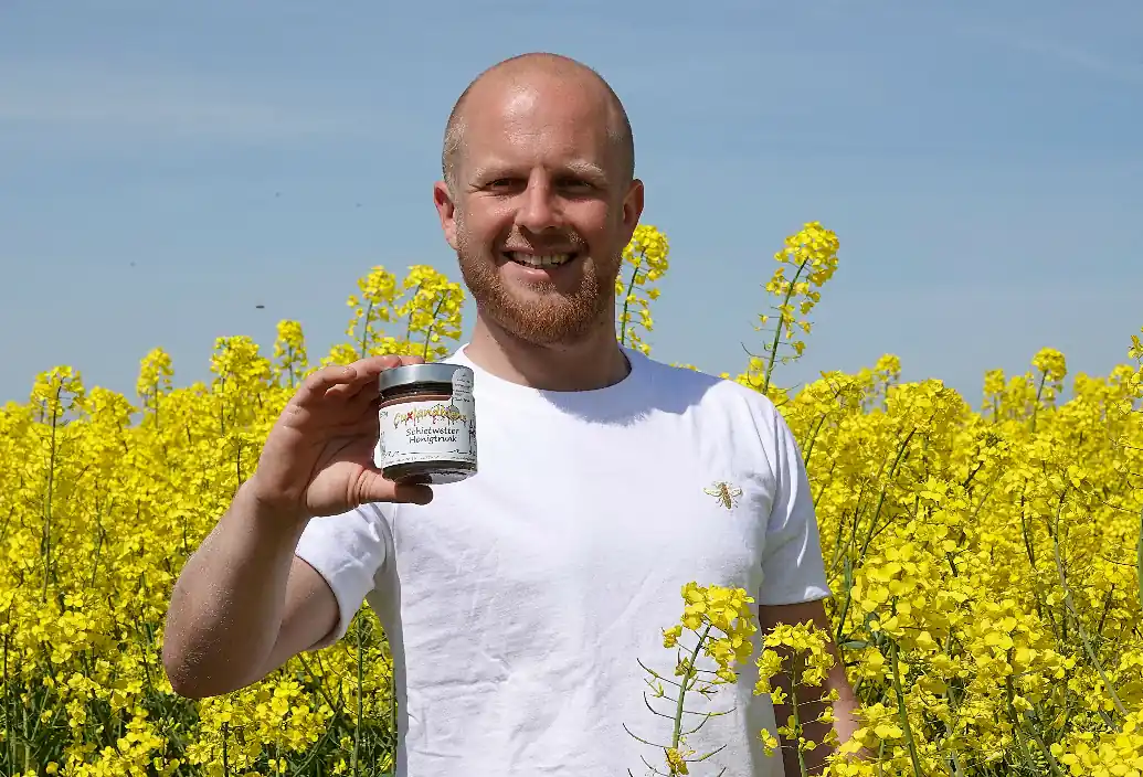 Schietwetter in Honig -  Alex im Raps