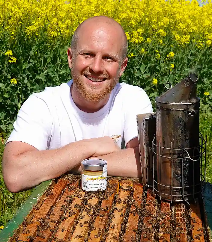 Majoranhonig 250g - Alex mit Bienenvolk