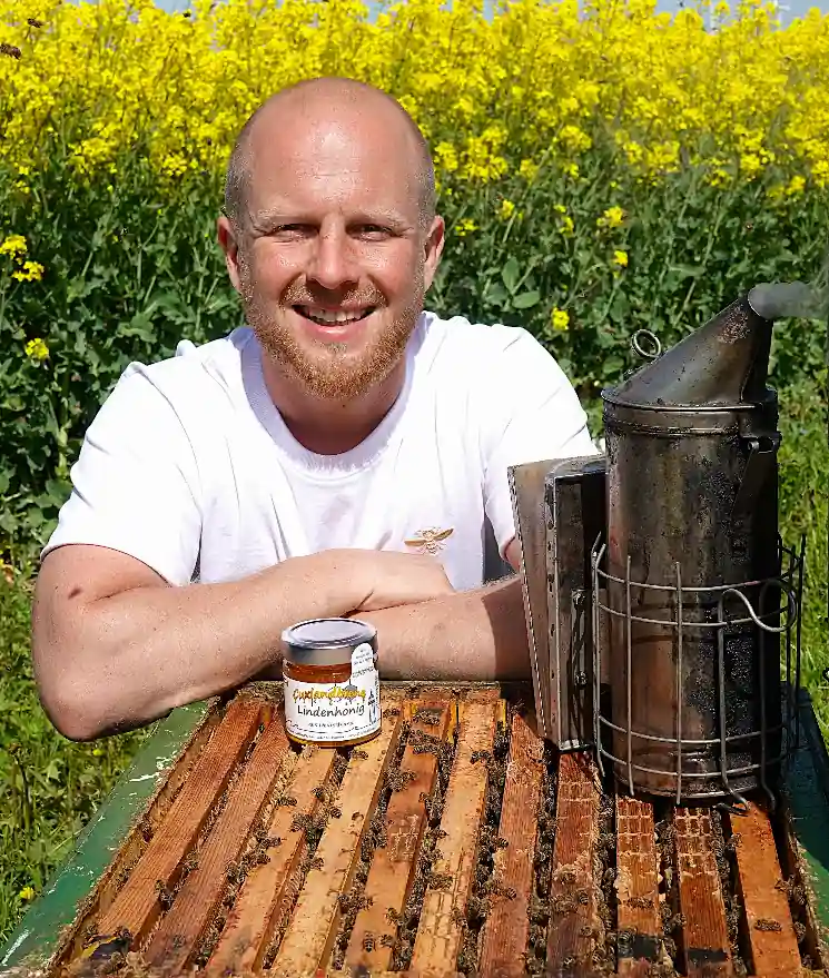 Lindenhonig fluessig 250g - Alex mit Bienenvolk Lindenhonig fluessig 250g - Alex mit Bienenvolk