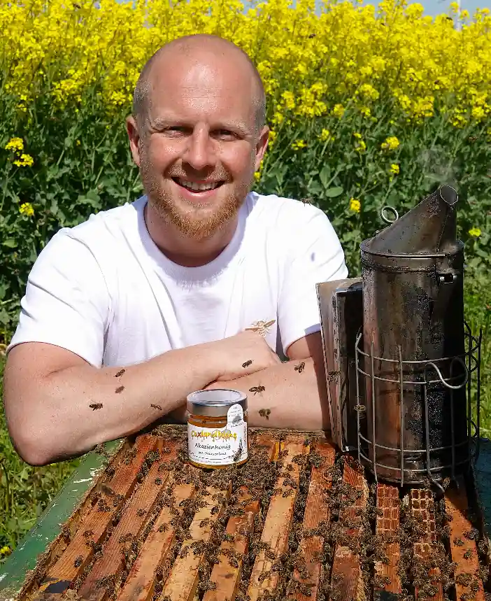 Akazienhonig 250g - Alex mit Bienenvolk